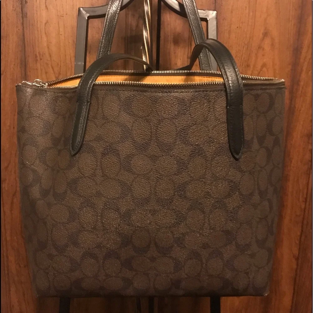 Yellow Cab Coach great condition slight damage to straps where hung for storage - Picture 2 of 5